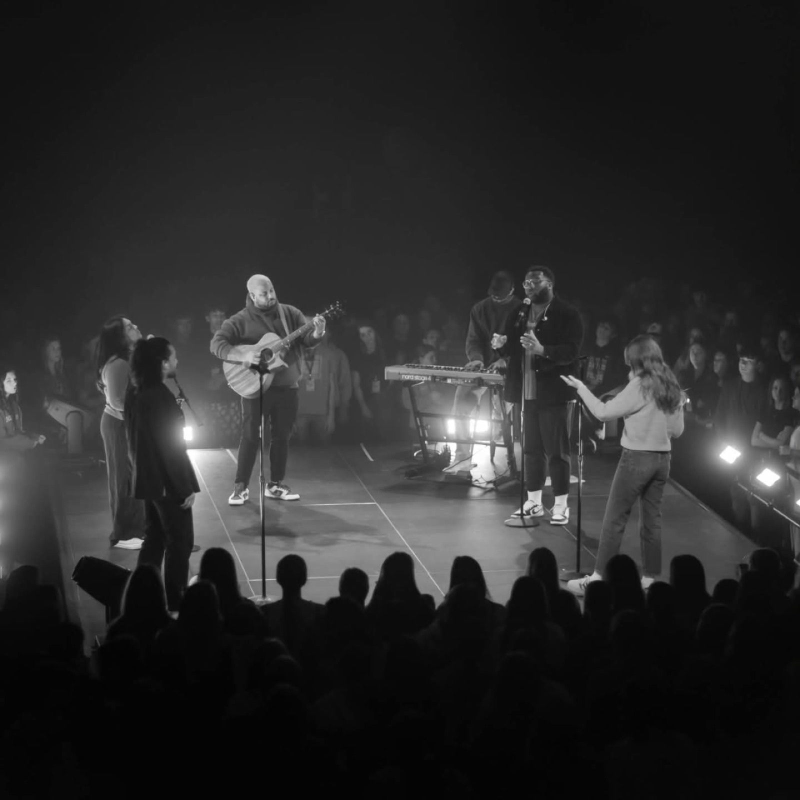 Black and white live band performance with Toine on guitar